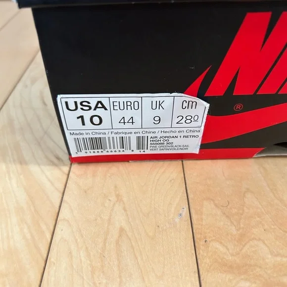 Men’s Air Jordan 1 Retro High OG size 10. Comes with original box. - Picture 6 of 6
